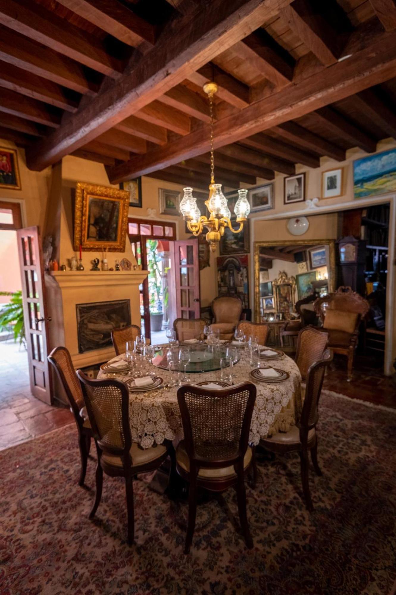 Отель Casa De La O Альенде Экстерьер фото